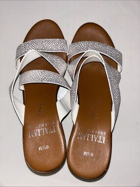 NWOB Italian Shoemakers Twiggie-1 White Patterned Crisscross Slide Wedge Sandals